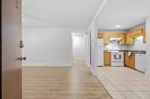 Living - 976 Plain #54, Marshfield, MA 02050 photo 1 of 11