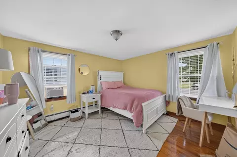 Bedroom - 458 Orswell St, Fall River, MA 02721 photo 5 of 6