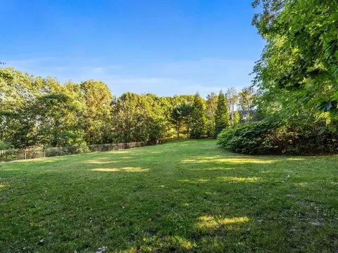 33 Boulder Rd, Wellesley, MA 02481 photo 2