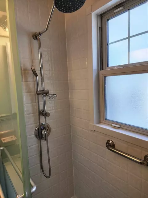 Bath - 39 Everett Ave, Webster, MA 01570 photo 3 of 4