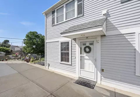 166 Pinehurst Ave #17, Swansea, MA 02777