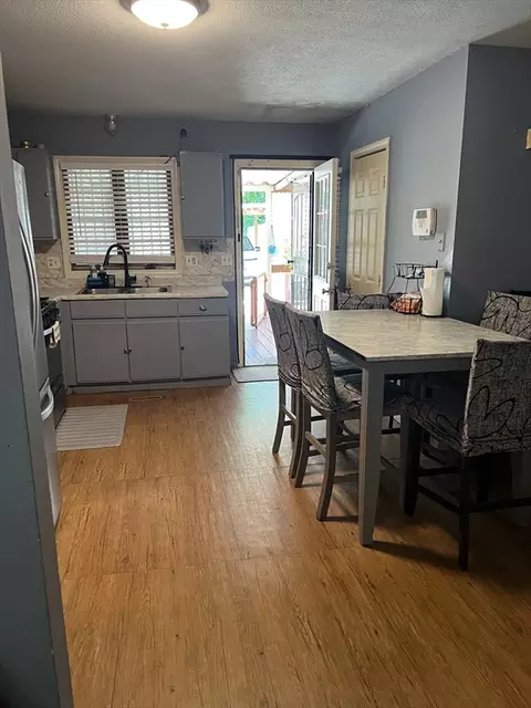 17-19 Webster St, Springfield, MA 01104 photo 2