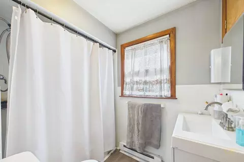 Bath - 844 Hood St, Fall River, MA 02720 photo 1 of 4