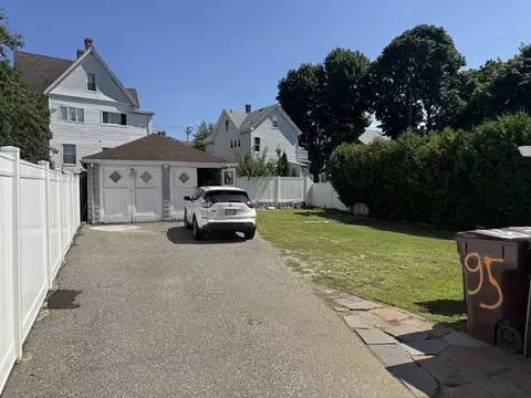 Exterior - 95 Waverly St, Everett, MA 02149 photo 9 of 10