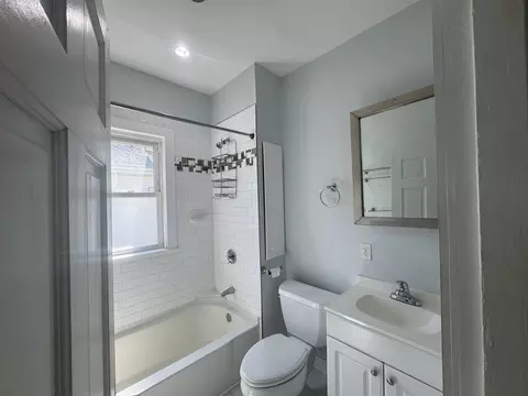 Bath - 95 Waverly St, Everett, MA 02149 photo 2 of 3