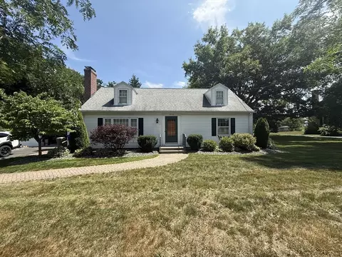 1030 S East St, Amherst, MA 01002