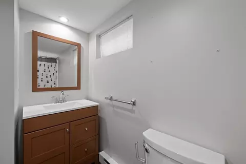 Bath - 1 Minerva St, Worcester, MA 01604 photo 2 of 3