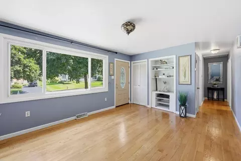 Living - 37 Squirrel Rd, Springfield, MA 01108 photo 3 of 6