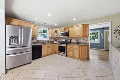 Kitchen - 37 Squirrel Rd, Springfield, MA 01108 photo 2 of 3