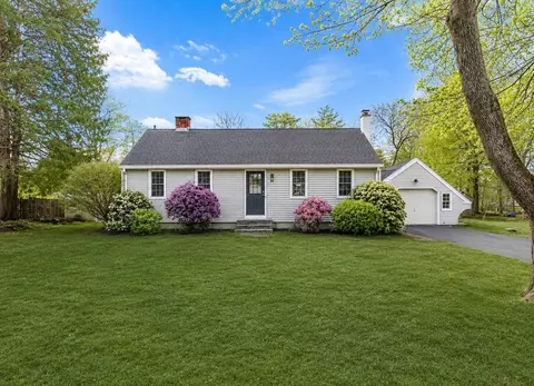 84 Harlow Dr, Amherst, MA 01002