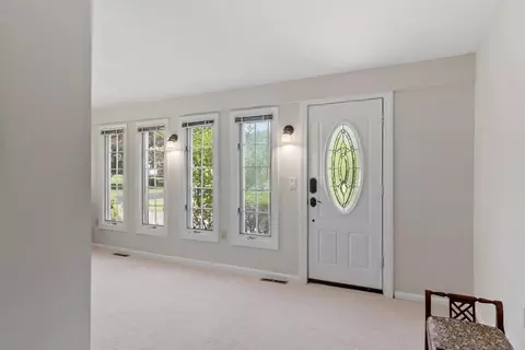 Entry Way - 5 Noel Rd, Andover, MA 01810 photo 2 of 5