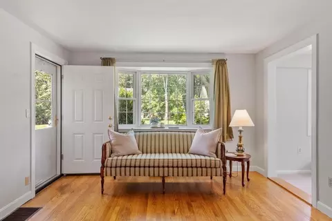 Entry Way - 5 Noel Rd, Andover, MA 01810 photo 4 of 5