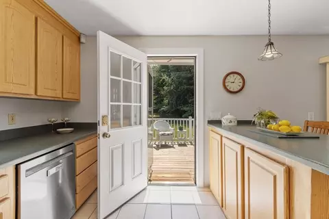 Entry Way - 5 Noel Rd, Andover, MA 01810 photo 5 of 5