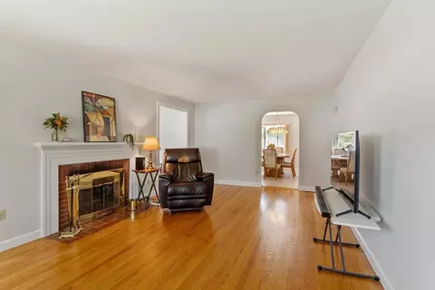 Living - 5 Noel Rd, Andover, MA 01810 photo 2 of 2