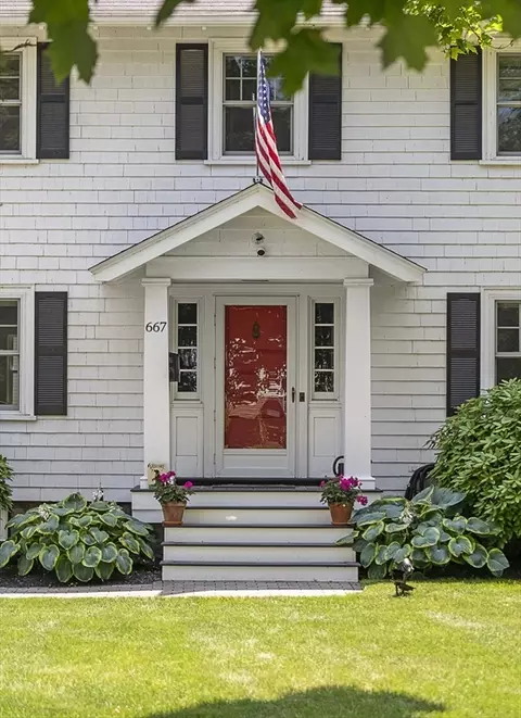 667 Salem St, Lynnfield, MA 01940 photo 2