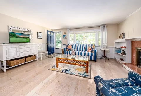 Living - 6 Security St, Hyannis, MA 02601 photo 2 of 6