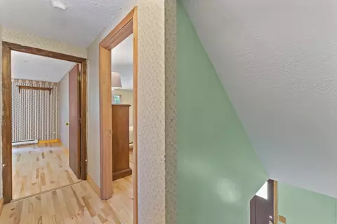 Entry Way - 41 Drexel St, Worcester, MA 01602 photo 4 of 6