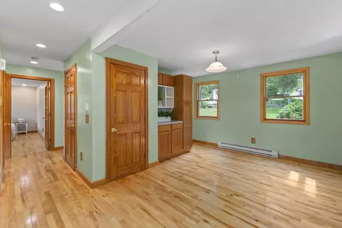 Entry Way - 41 Drexel St, Worcester, MA 01602 photo 2 of 6