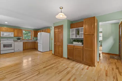 Entry Way - 41 Drexel St, Worcester, MA 01602 photo 1 of 6