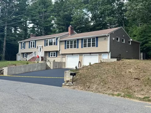 34 Surrey Dr, Plymouth, MA 02360