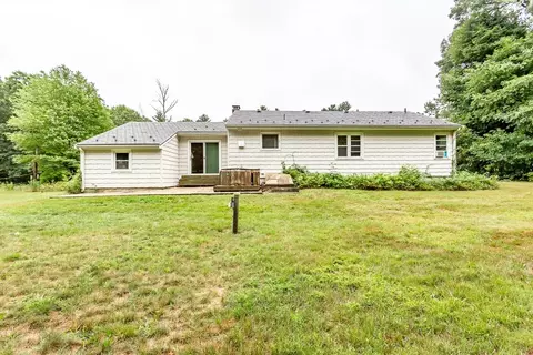 Exterior - 7 Fairacres Ave, Raynham, MA 02767 photo 4 of 7
