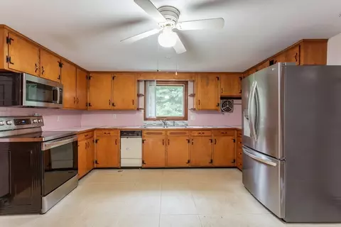 Kitchen - 7 Fairacres Ave, Raynham, MA 02767 photo 2 of 4