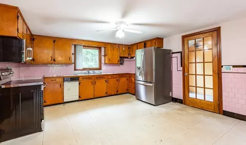Kitchen - 7 Fairacres Ave, Raynham, MA 02767 photo 1 of 4