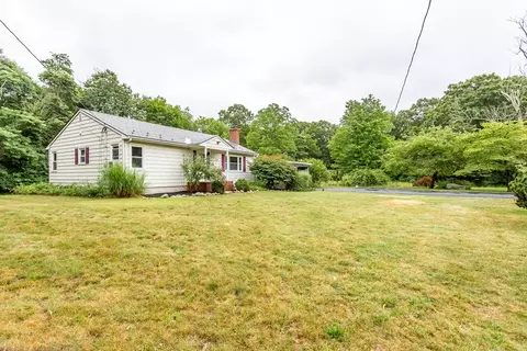 Exterior - 7 Fairacres Ave, Raynham, MA 02767 photo 2 of 7