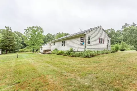 Exterior - 7 Fairacres Ave, Raynham, MA 02767 photo 3 of 7