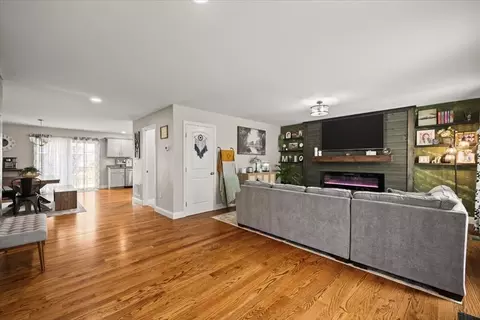 Entry Way - 738 Hicks St, Fall River, MA 02724 photo 2 of 4