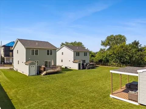 Exterior - 738 Hicks St, Fall River, MA 02724 photo 5 of 9