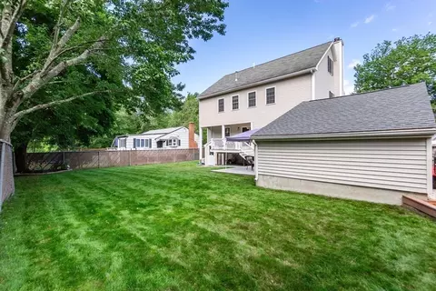 Exterior - 4 Heritage Dr, Reading, MA 01867 photo 4 of 9