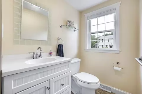 Bath - 4 Heritage Dr, Reading, MA 01867 photo 1 of 4