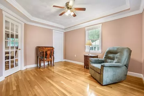 Living - 4 Heritage Dr, Reading, MA 01867 photo 3 of 4