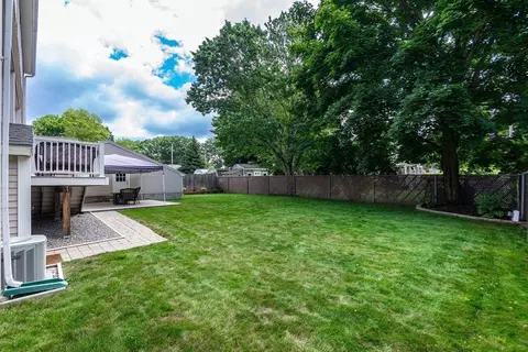 Exterior - 4 Heritage Dr, Reading, MA 01867 photo 5 of 9
