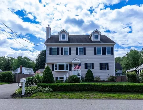 Exterior - 4 Heritage Dr, Reading, MA 01867 photo 2 of 9