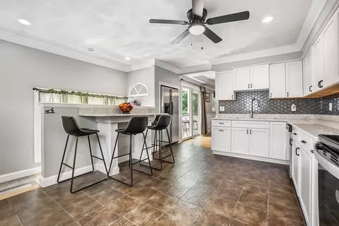 Kitchen - 4 Heritage Dr, Reading, MA 01867 photo 1 of 2