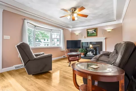 Living - 4 Heritage Dr, Reading, MA 01867 photo 1 of 4