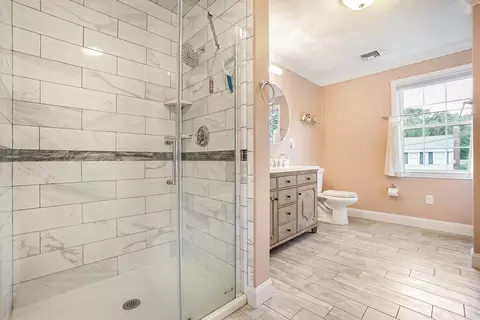 Bath - 4 Heritage Dr, Reading, MA 01867 photo 3 of 4