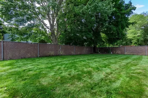 Exterior - 4 Heritage Dr, Reading, MA 01867 photo 6 of 9