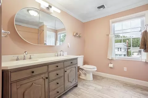 Bath - 4 Heritage Dr, Reading, MA 01867 photo 2 of 4