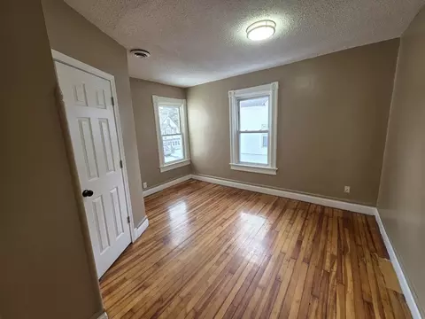 Bedroom - 184 King St, Springfield, MA 01109 photo 5 of 8