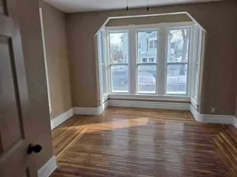 Living - 184 King St, Springfield, MA 01109 photo 2 of 9