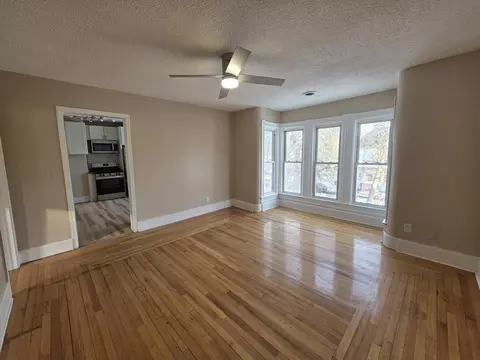 Living - 184 King St, Springfield, MA 01109 photo 7 of 9