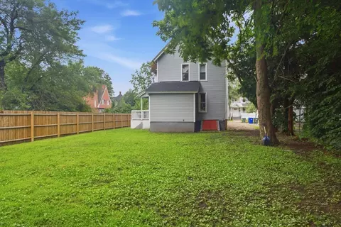 Exterior - 184 King St, Springfield, MA 01109 photo 3 of 4