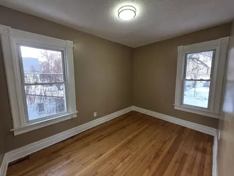 Bedroom - 184 King St, Springfield, MA 01109 photo 7 of 8