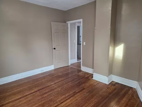 Bedroom - 184 King St, Springfield, MA 01109 photo 3 of 8
