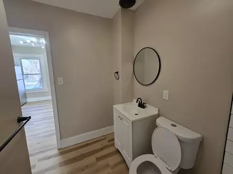 Bath - 184 King St, Springfield, MA 01109 photo 4 of 4