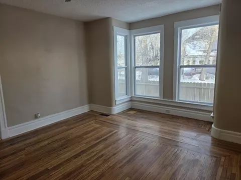 Living - 184 King St, Springfield, MA 01109 photo 4 of 9