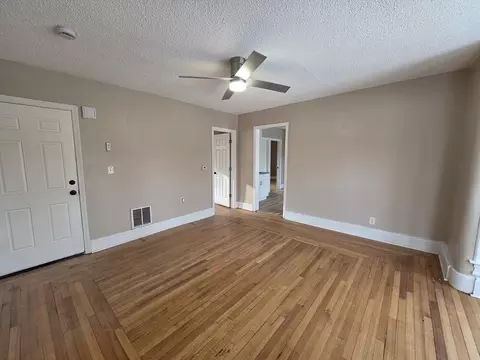 Living - 184 King St, Springfield, MA 01109 photo 8 of 9
